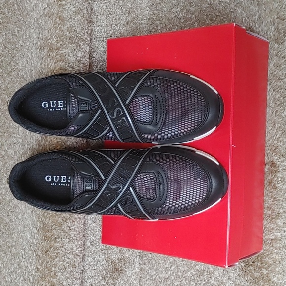 GUESS women Paulin Cross Strap Sneakers Sz 8 Black - Picture 8 of 9